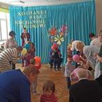 wspólny taniec z balonami