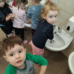 mycie rąk, aby pozbyć się z nich wirusów i zarazków.jpg