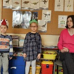 Zuzia i Aivan w opaskach żaby i bociana