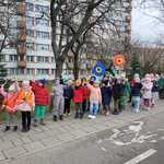 zdjęcie grupowe z kwiatami i instrumentami