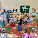 dzieci podczas zabawy