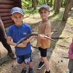 Staś i Jaś trzymają poroże