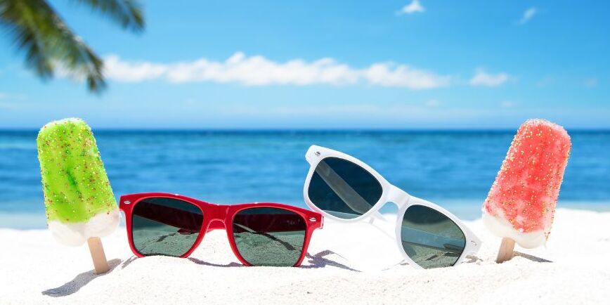 lody i okulary na plaży