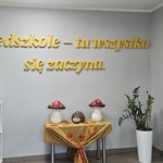 napis przy wejściu