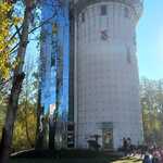 dzieci idą do Planetarium