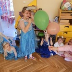 Gabrysia przebija balon