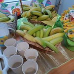 banany i sok bananowy w kubeczkach