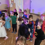 taniec dzieci na balu