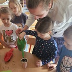 Julita podlewa owies