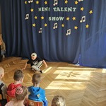 Alan tańczy breakdance