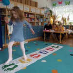 Ella skacze po planszy