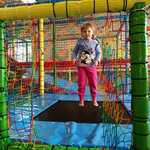 Julia na trampolinie