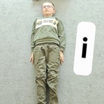 dzieci tworzą z ciał literę i