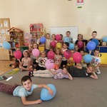 dzieci z balonami