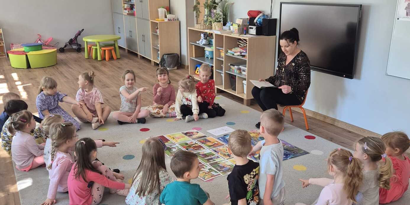 dzieci na zajęciach