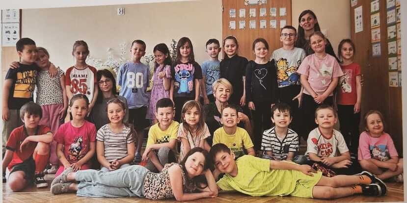 dzieci z paniami