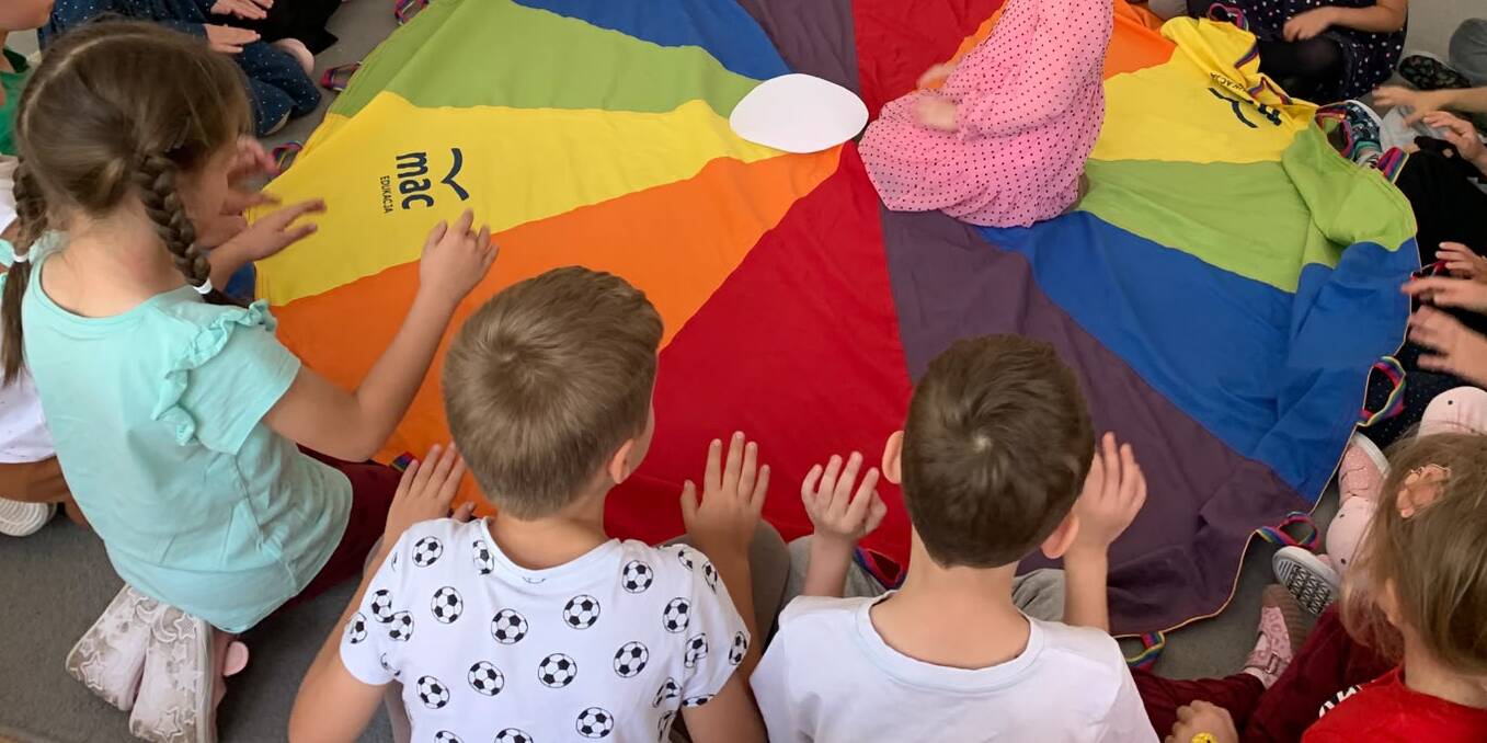 zabawy z chustą animacyjną