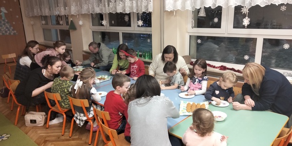 dzieci z rodzicami.jpg
