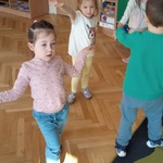 dziewczynki tańczą.jpg